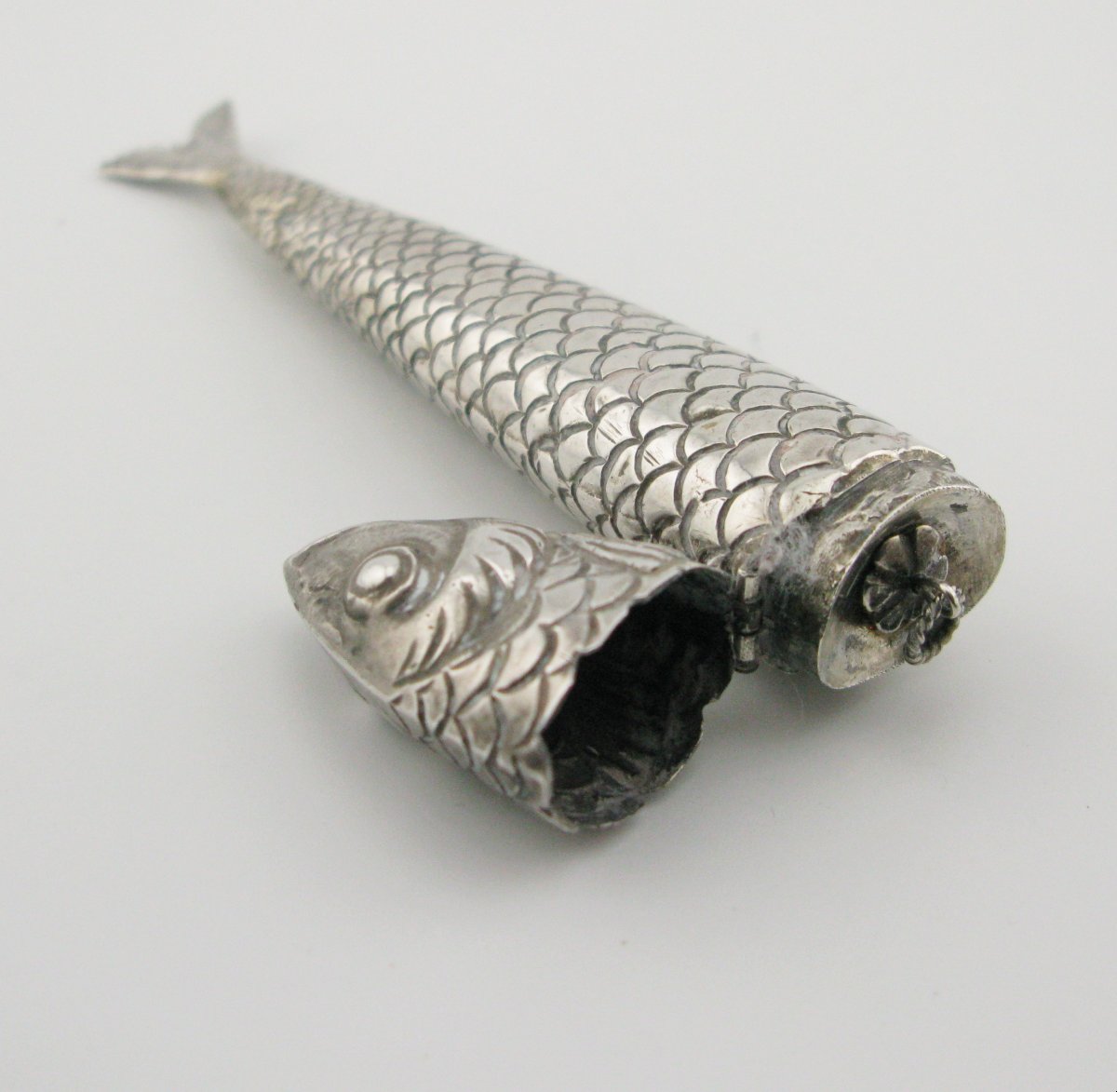 19th Century Continental Silver Fish-shaped Perfume Bottle-photo-1