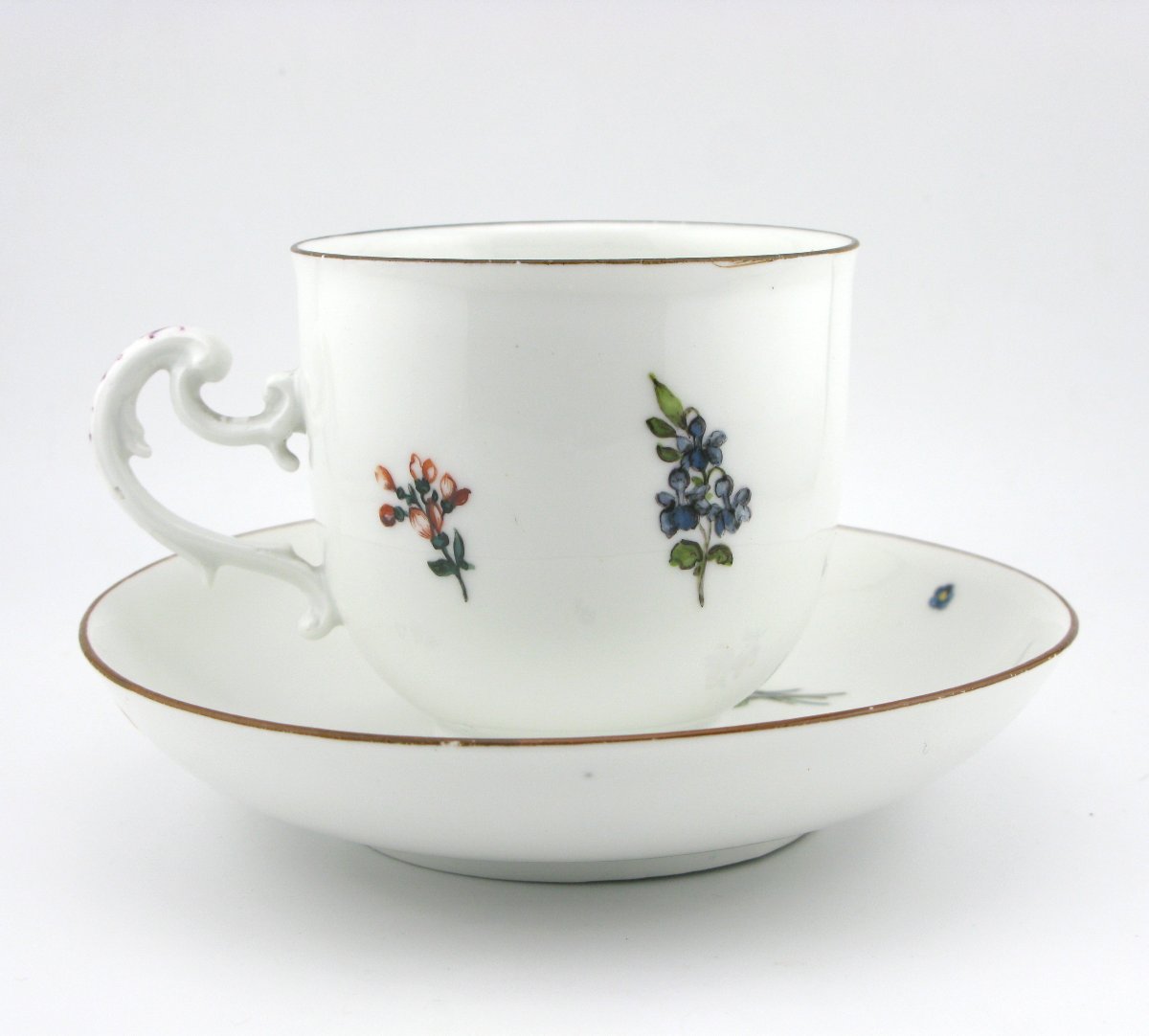 Tasse et soucoupe en porcelaine de Meissen, XVIIIe siècle, vers 1740-photo-2