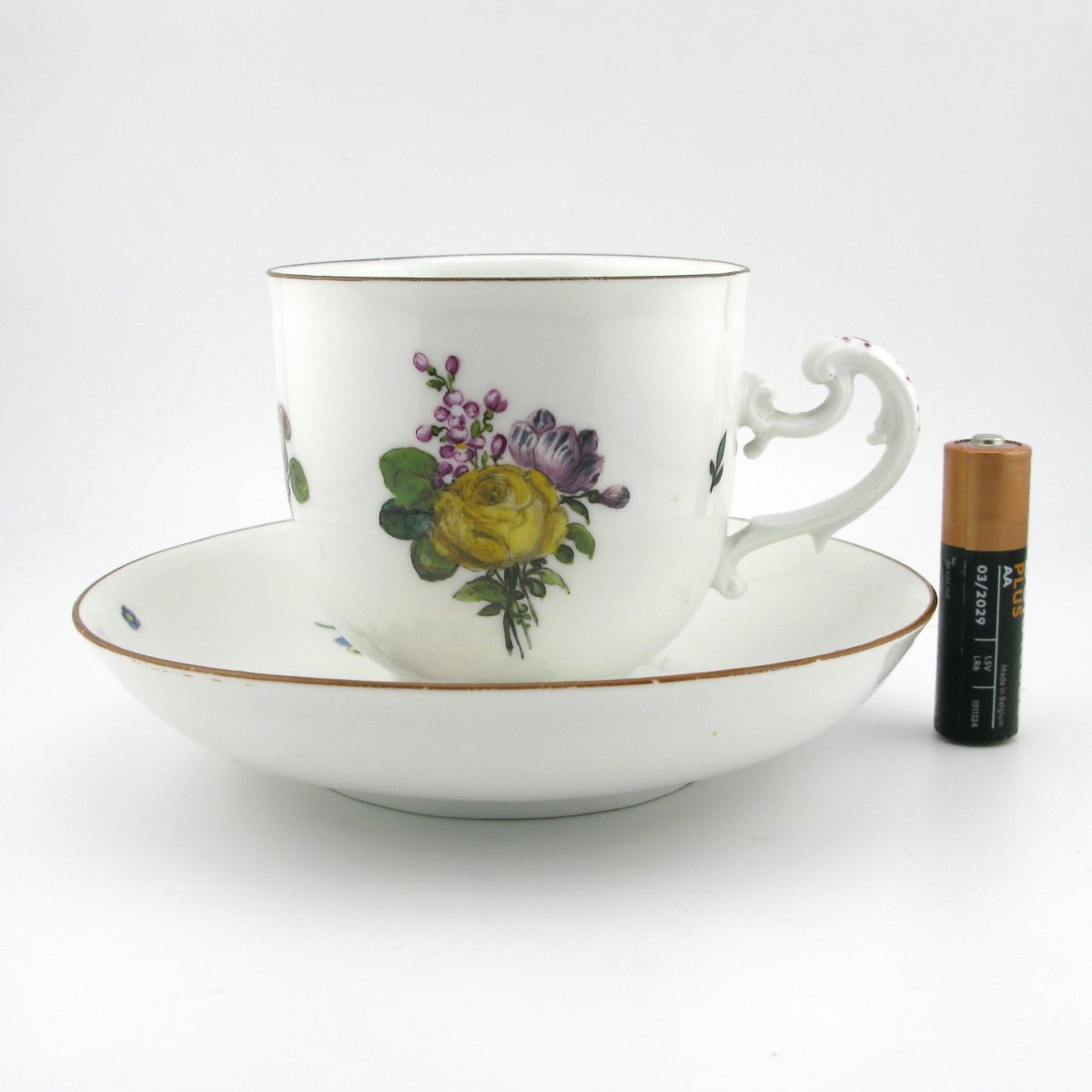 Tasse et soucoupe en porcelaine de Meissen, XVIIIe siècle, vers 1740-photo-8