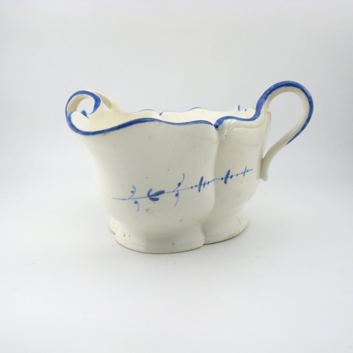 18th-century Chantilly Soft Paste Porcelain Sauceboat, C.1770-photo-3
