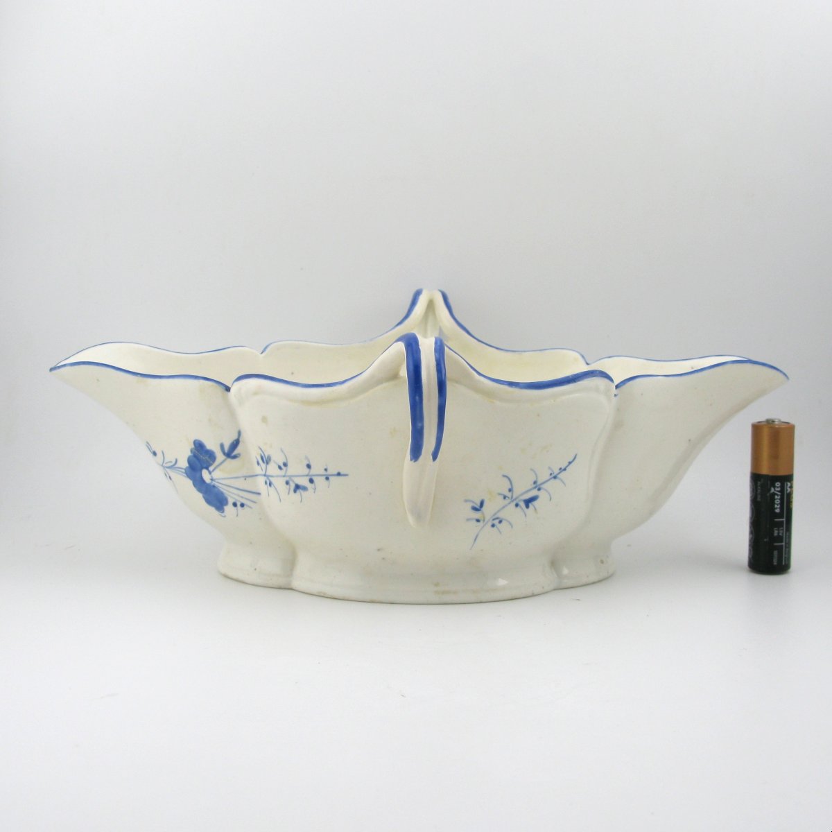 18th-century Chantilly Soft Paste Porcelain Sauceboat, C.1770-photo-5