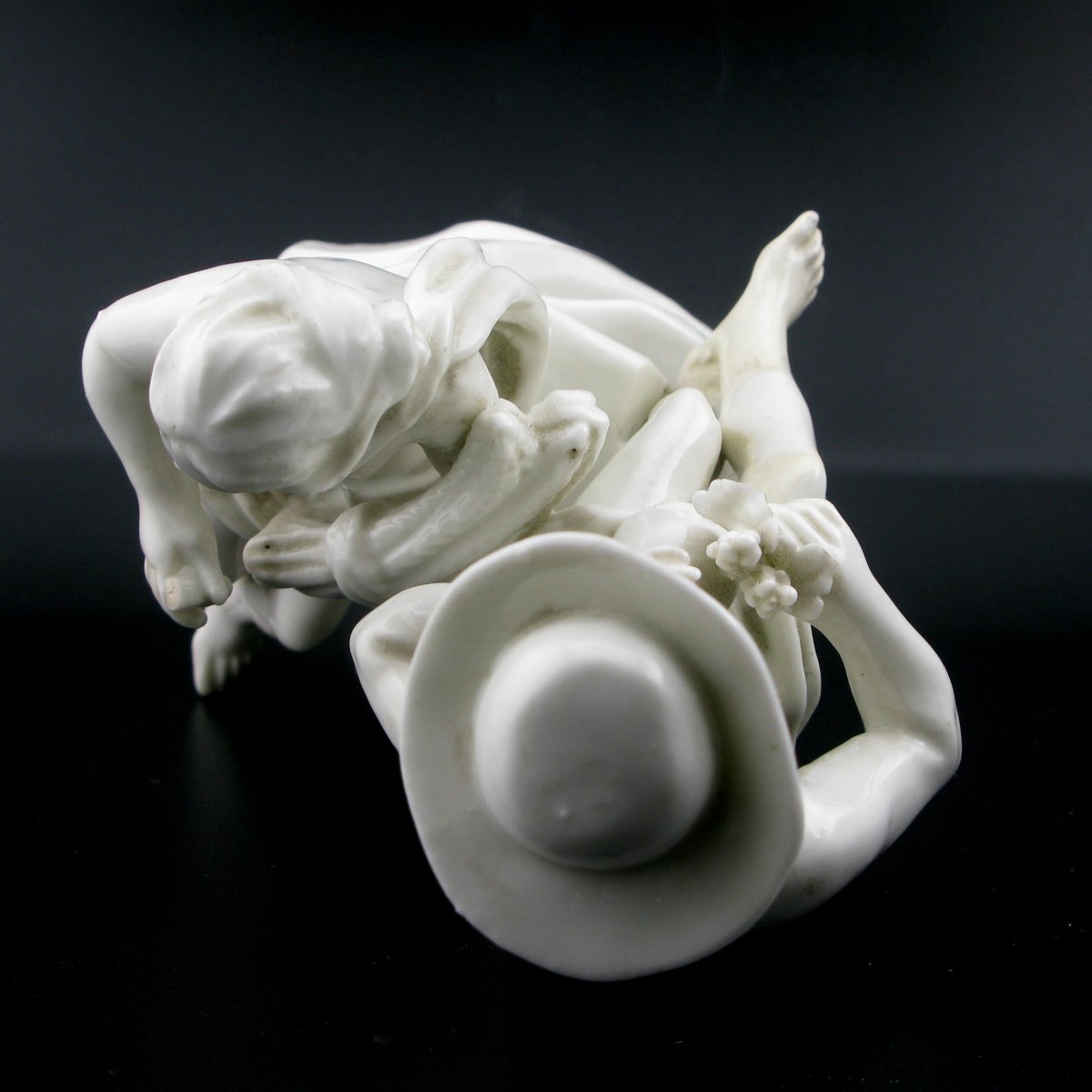 18th-century French Soft Paste Porcelain Figure Group-photo-1