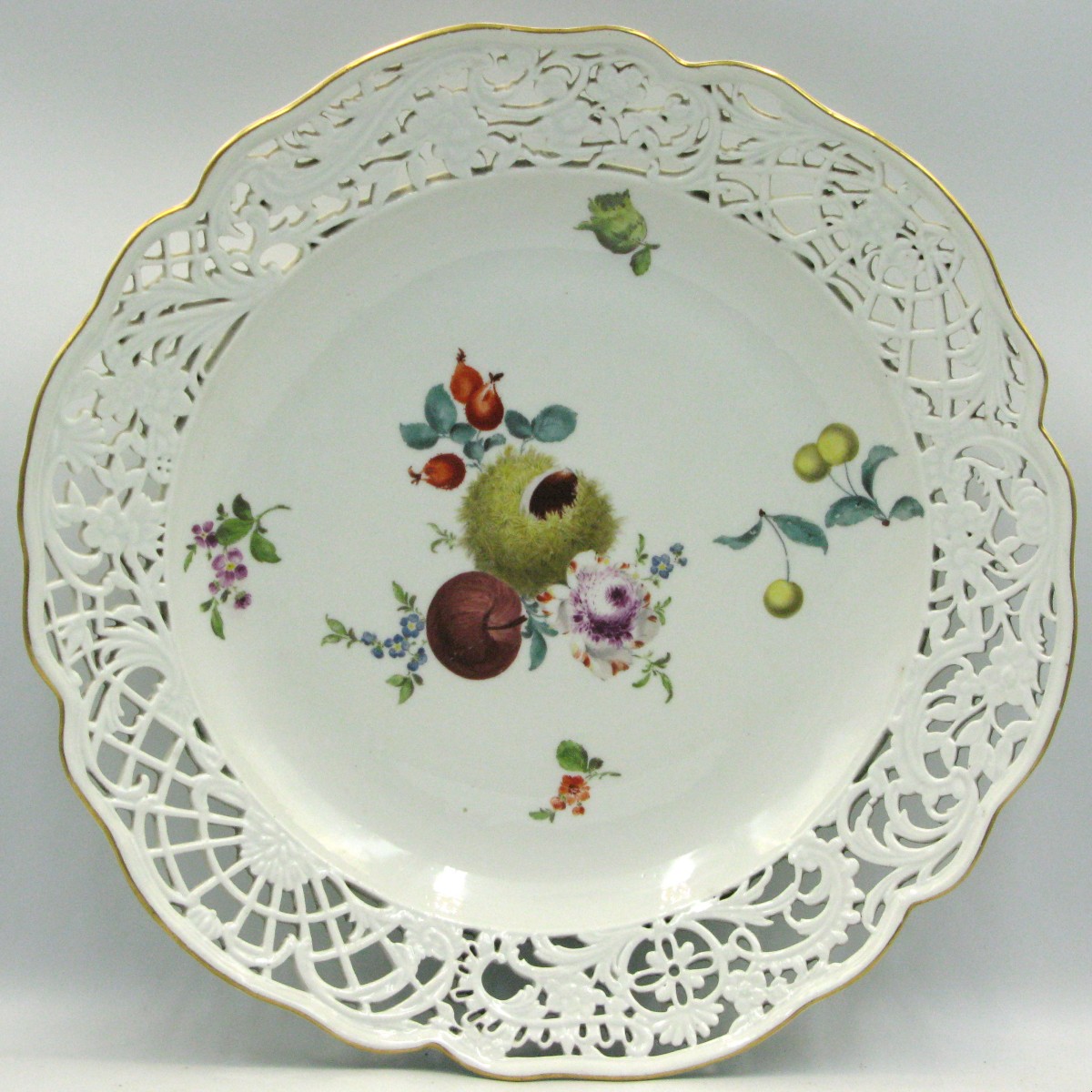 Plat à dessert ajouré en porcelaine de Meissen, XVIIIe siècle, service du roi Frédéric II