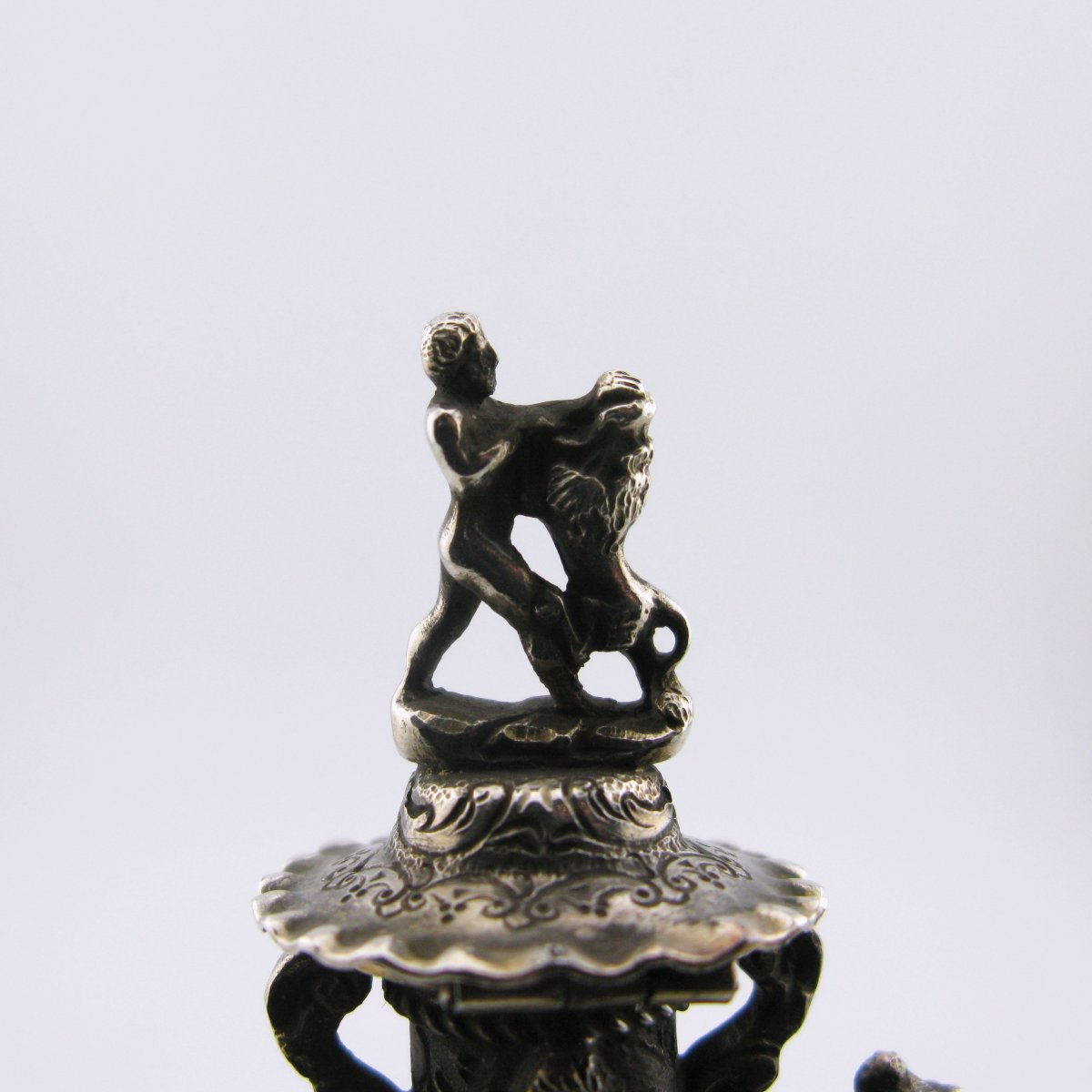 Early 18th-century Silver And Rock Crystal ‘monstrance’ Scent Bottle-photo-2
