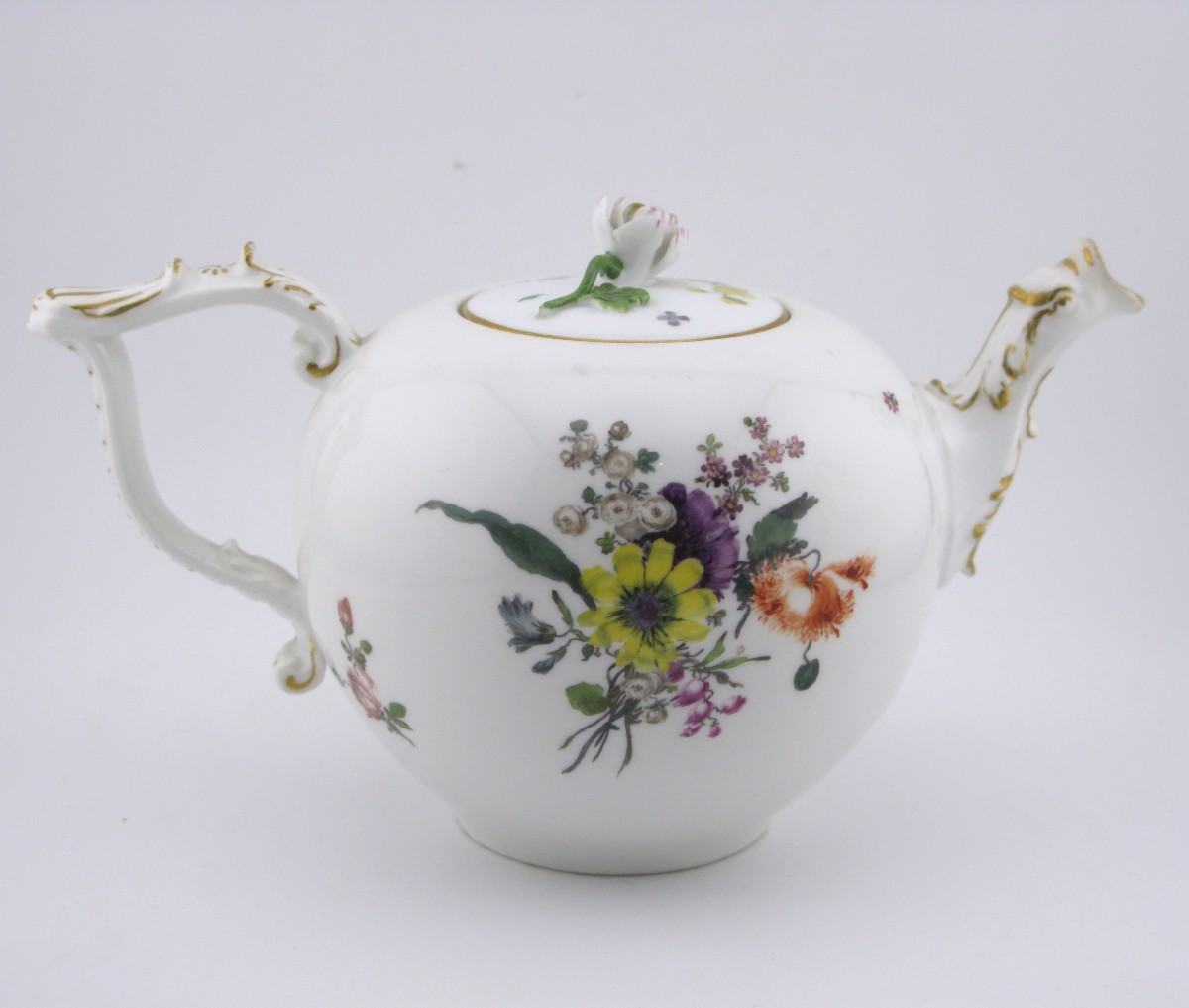 Meissen Porcelain Teapot, 18th Century, Circa 1750