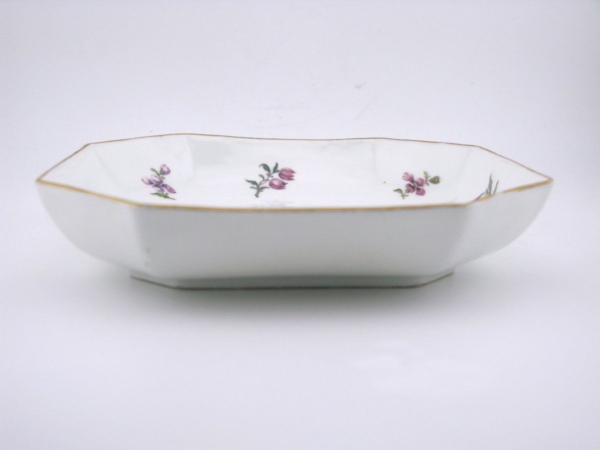 Plat octogonal en porcelaine de Meissen, XVIIIe siècle, vers 1740-photo-2