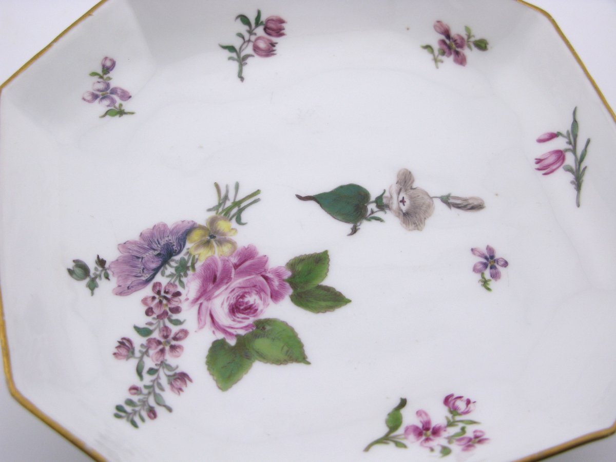 Plat octogonal en porcelaine de Meissen, XVIIIe siècle, vers 1740-photo-4