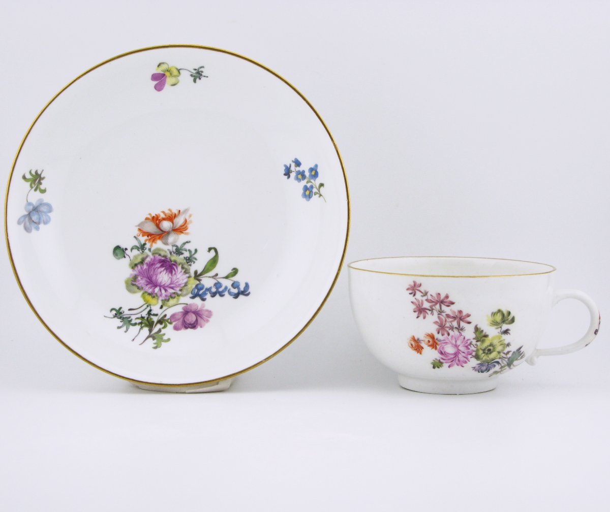 Tasse et soucoupe en porcelaine de Meissen, XVIIIe siècle, vers 1750-photo-3
