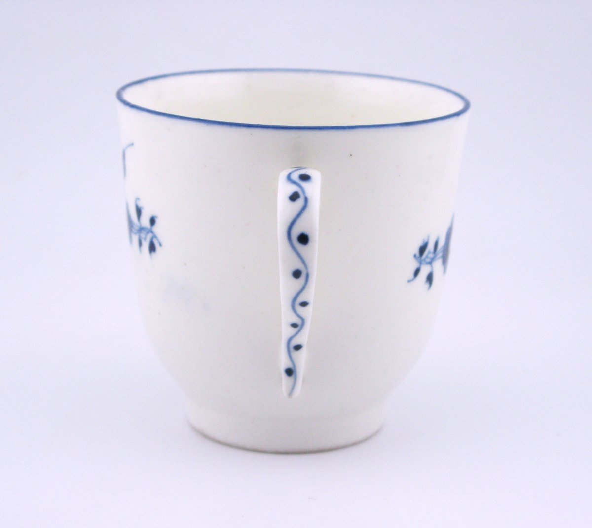 Tasse et soucoupe en porcelaine de Chantilly (décor « à la brindille »), XVIIIe siècle-photo-4
