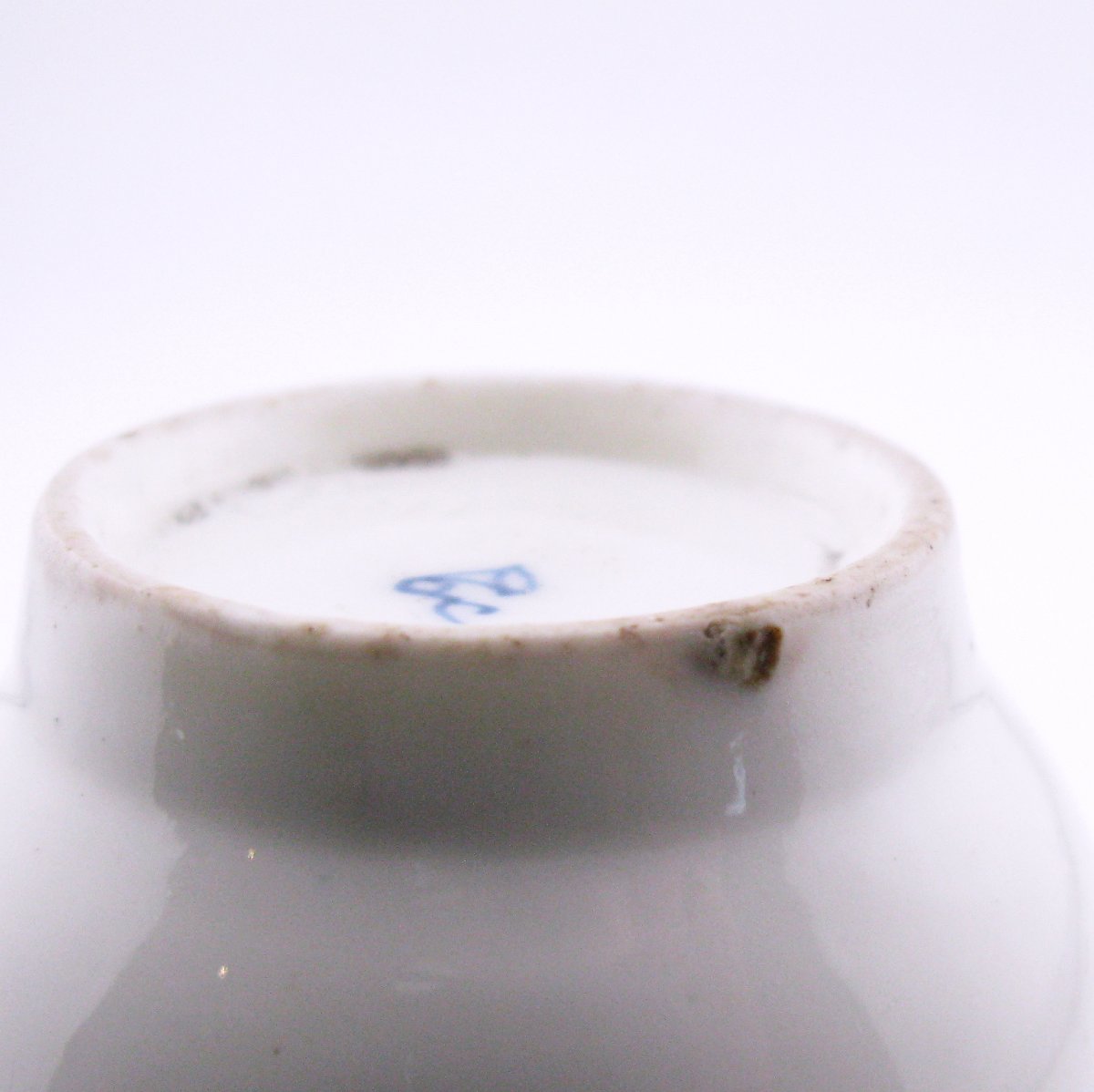 Tasse et soucoupe en porcelaine de Chantilly (décor « à la brindille »), XVIIIe siècle-photo-3