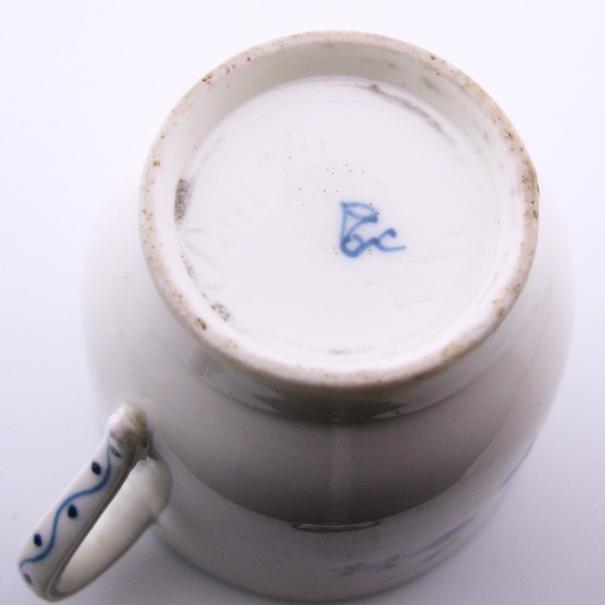 Tasse et soucoupe en porcelaine de Chantilly (décor « à la brindille »), XVIIIe siècle-photo-4