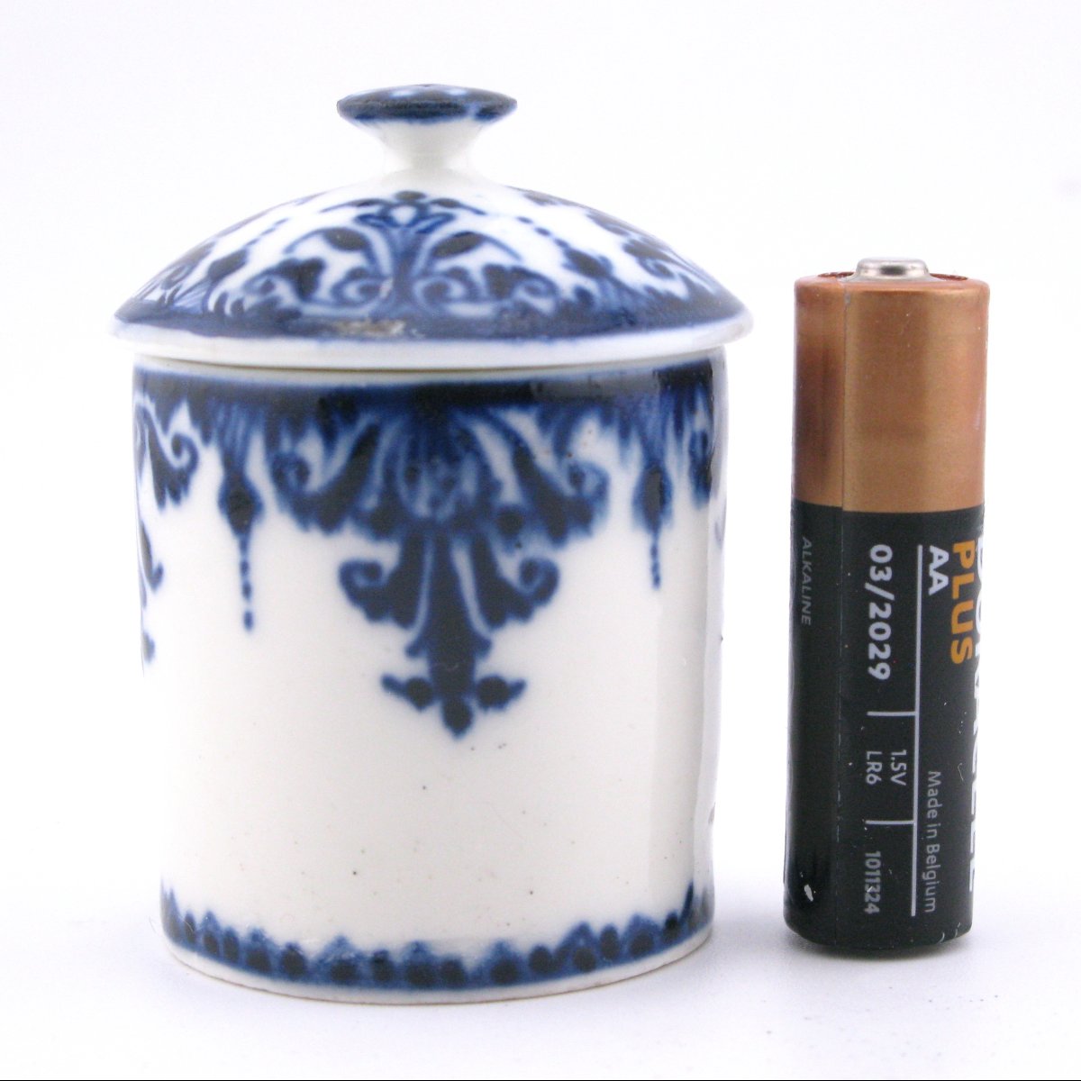 Saint-cloud Porcelain Manufactory Miniature Toilet Jar, France, 18th Century-photo-4