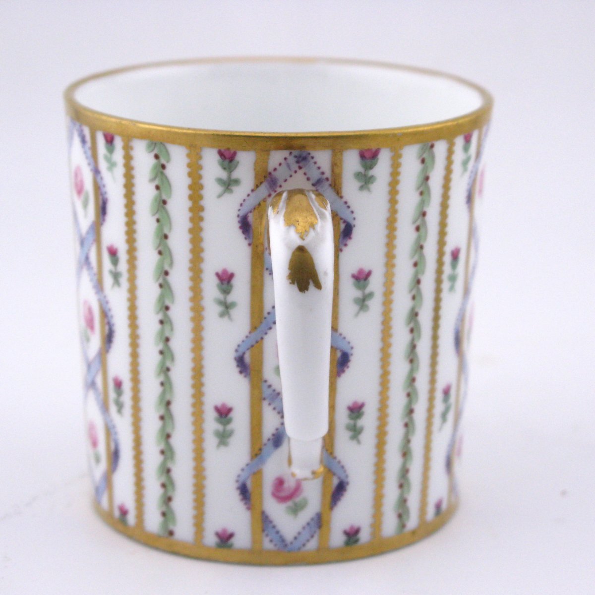 Tasse et soucoupe en porcelaine dure de Sèvres (époque précoce, vers 1777)-photo-3
