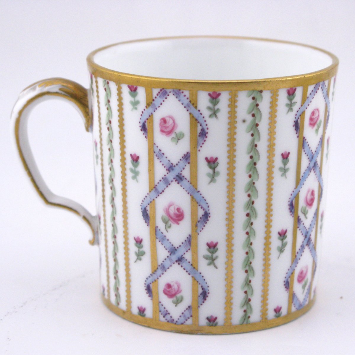 Tasse et soucoupe en porcelaine dure de Sèvres (époque précoce, vers 1777)-photo-4