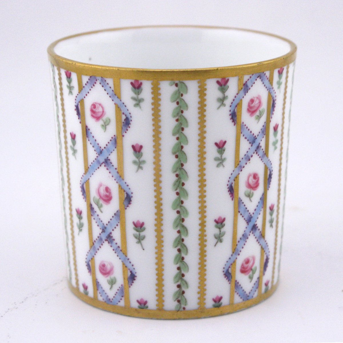 Tasse et soucoupe en porcelaine dure de Sèvres (époque précoce, vers 1777)-photo-1