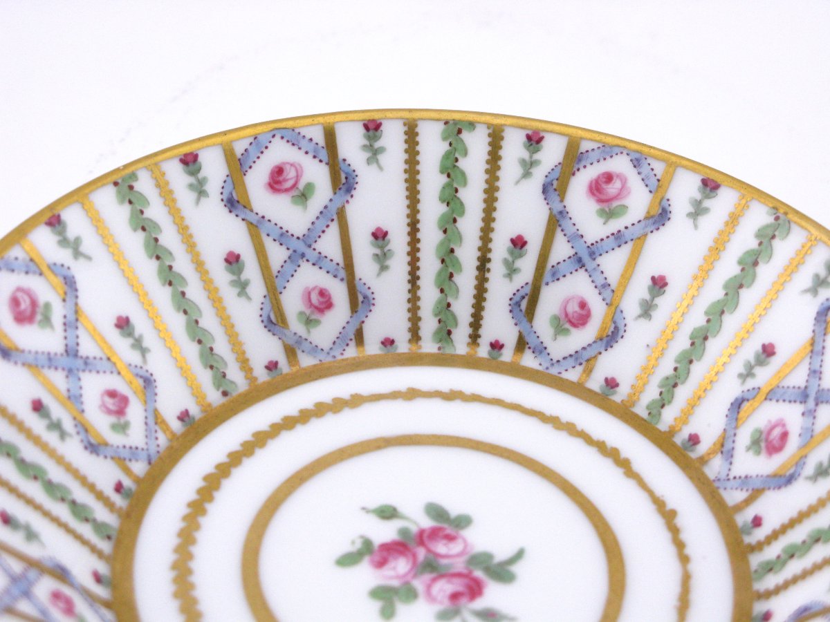Tasse et soucoupe en porcelaine dure de Sèvres (époque précoce, vers 1777)-photo-5