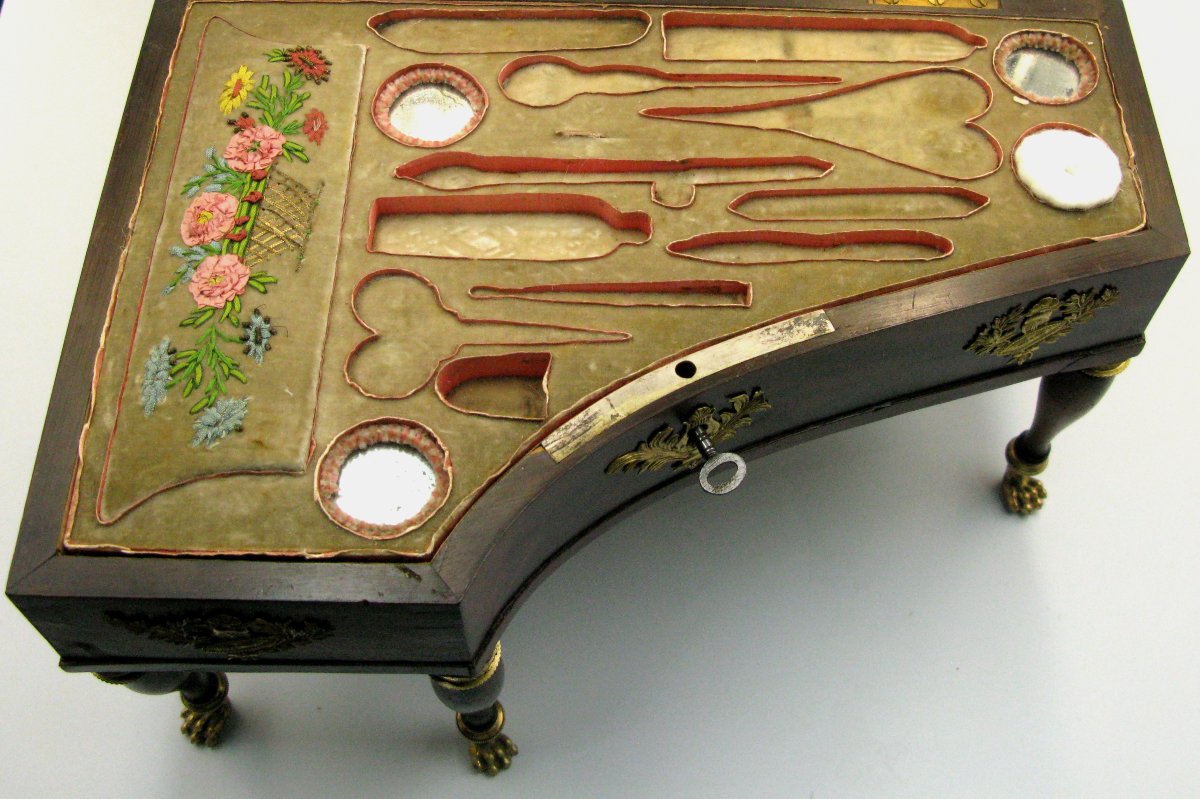 Nécessaire de couture français du XIXe siècle (style Palais Royal) en forme de piano-photo-3