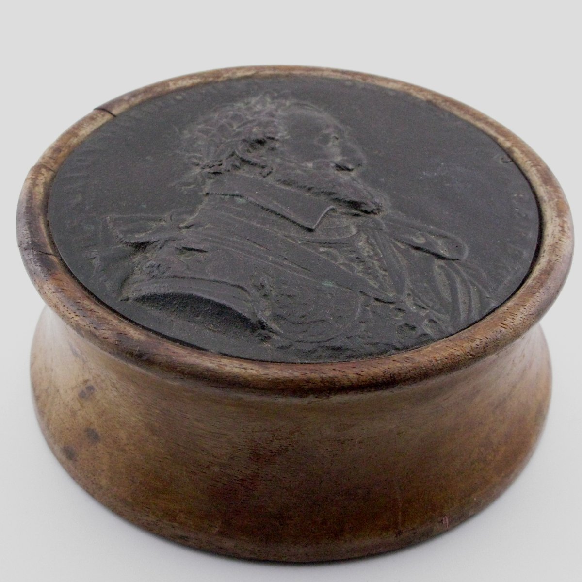Plaque ou médaillon en bronze à l'effigie d'Henri IV, roi de France et de Navarre-photo-2