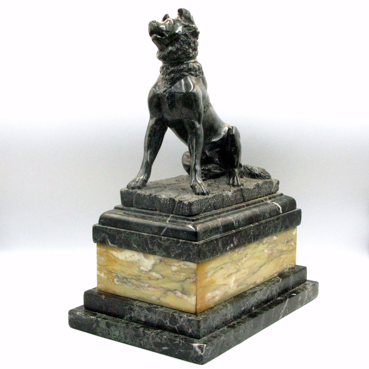 Sculpture « Grand Tour » en serpentine représentant le Chien d'Alcibiade, vers 1840-photo-4
