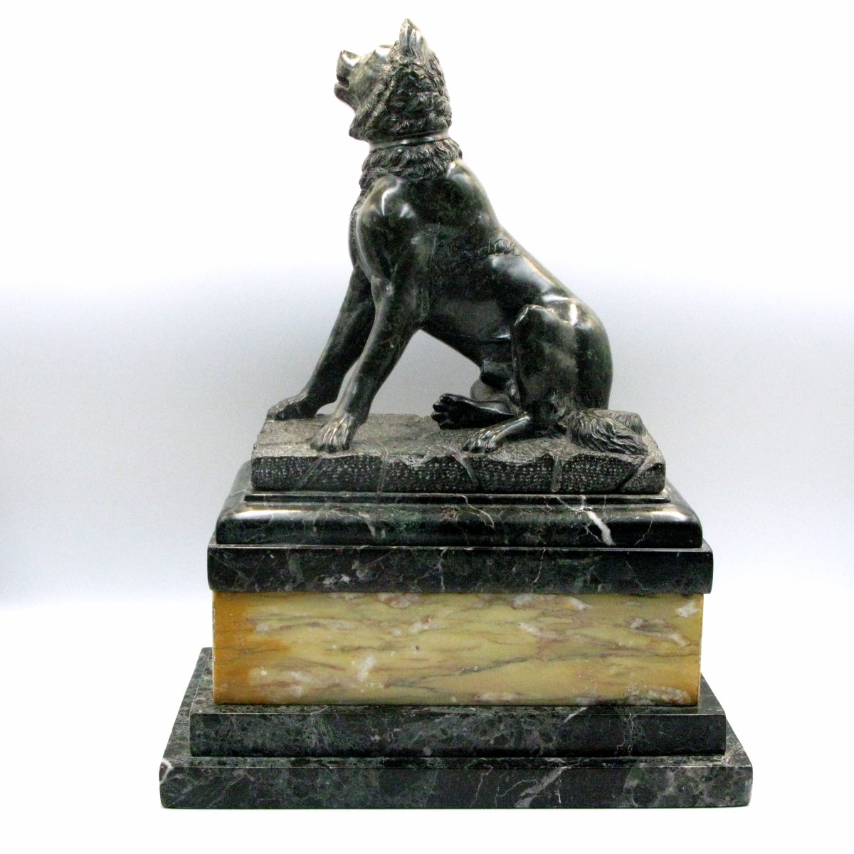 Sculpture « Grand Tour » en serpentine représentant le Chien d'Alcibiade, vers 1840-photo-1