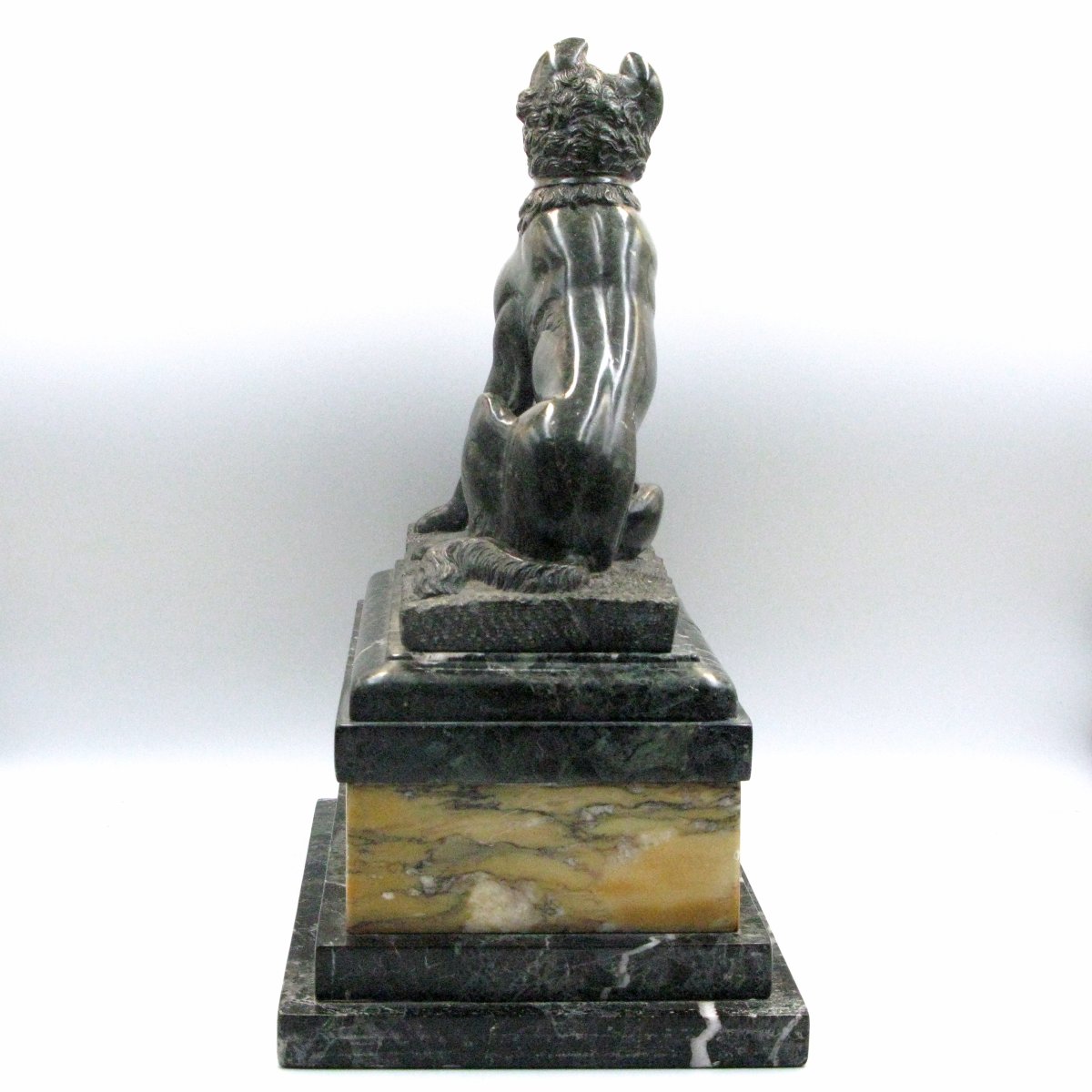 Sculpture « Grand Tour » en serpentine représentant le Chien d'Alcibiade, vers 1840-photo-3