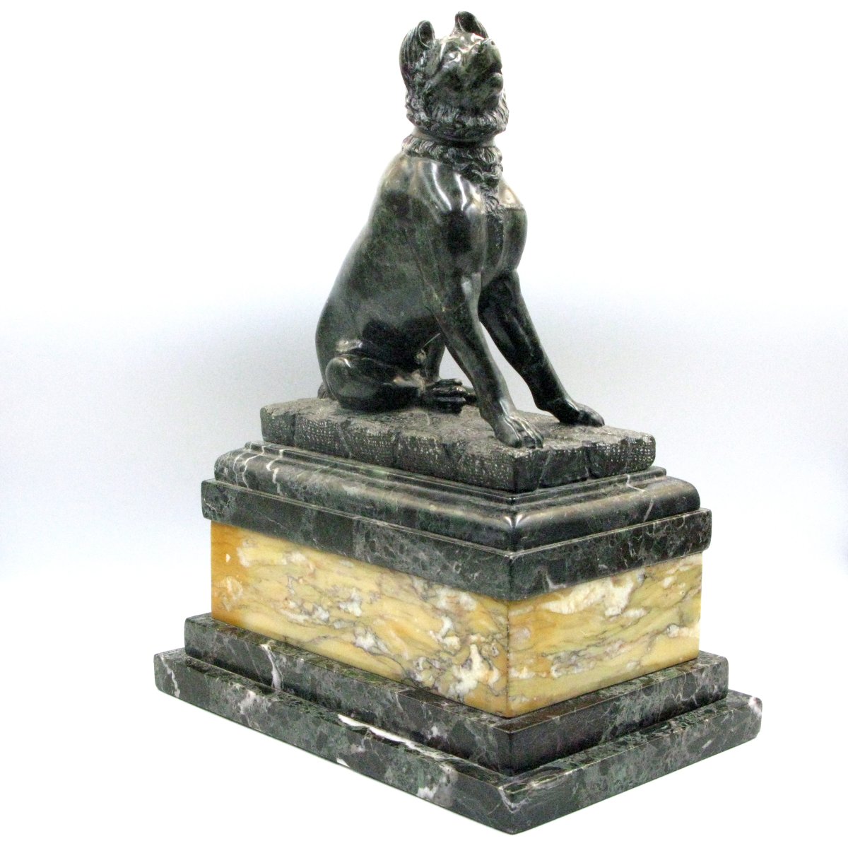 Sculpture « Grand Tour » en serpentine représentant le Chien d'Alcibiade, vers 1840