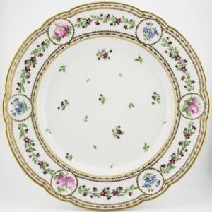 Grande assiette en porcelaine de Monsieur de Clignancourt, fin du XVIIIe siècle