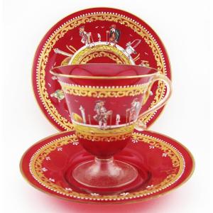 Trio de tasses et soucoupes en verre rubis émaillé de Murano de la Commedia dell'Arte