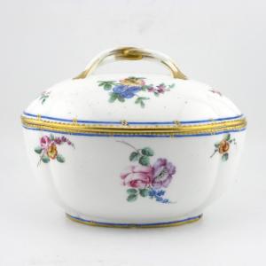 18th Century Sèvres Soft Porcelain Sugar Bowl Or Chestnut Dish, 1756