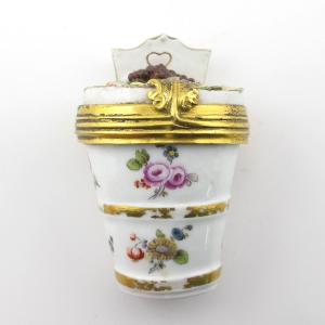 Boîte à taches de beauté en porcelaine de Meissen du XVIIIe siècle, vers 1750