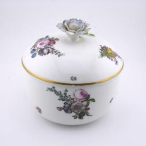 18th-century Meissen Porcelain Sucrier And Cover, C.1730