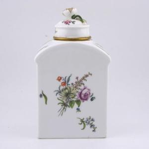 18th-century Meissen Porcelain Tea Caddy With Cover, C.1750