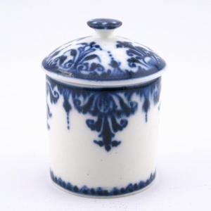 Pot de toilette miniature en porcelaine de Saint-Cloud, France, XVIIIe siècle