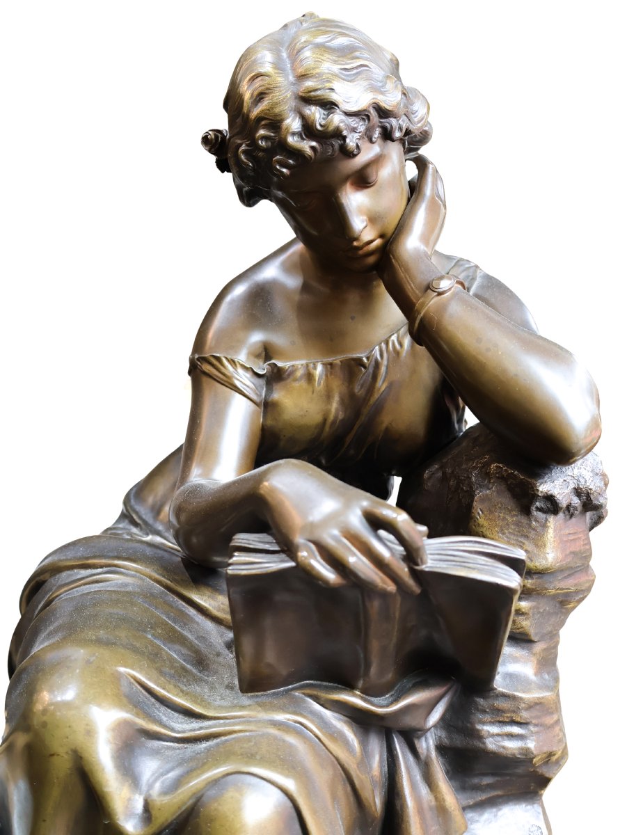 Grande sculpture en bronze patiné représentant une jeune lectrice, signée CHATROUSSE.-photo-2