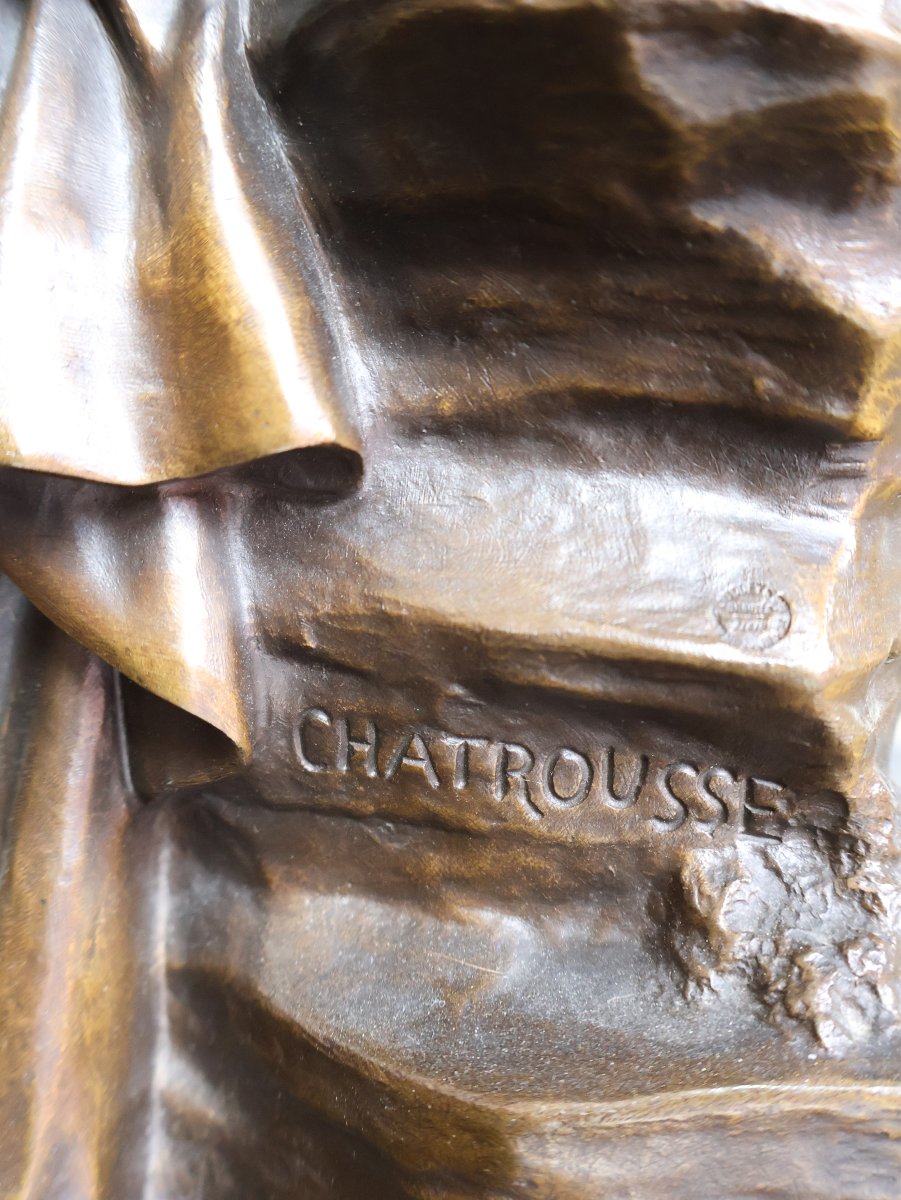 Grande sculpture en bronze patiné représentant une jeune lectrice, signée CHATROUSSE.-photo-4