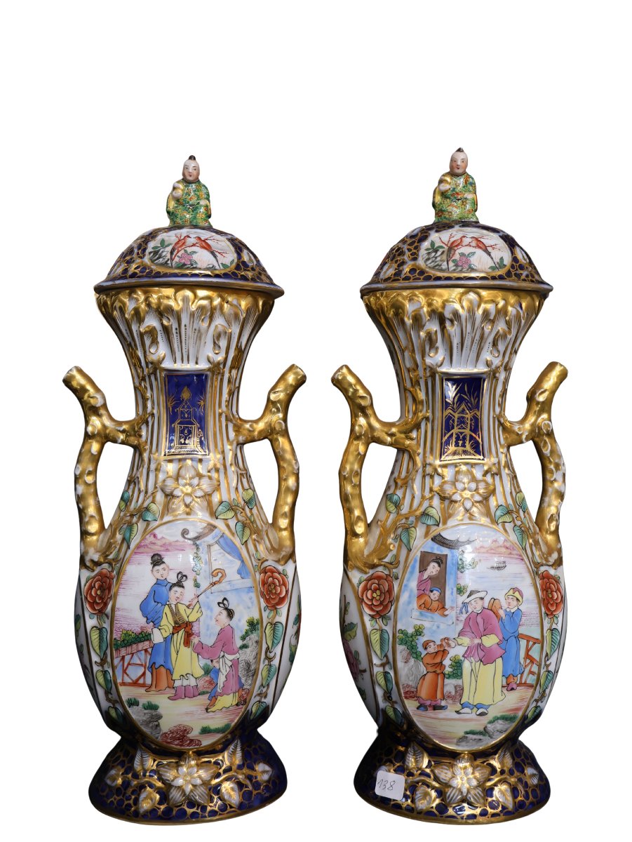 Paire de vases couverts en porcelaine de Bayeux – XIXe siècle