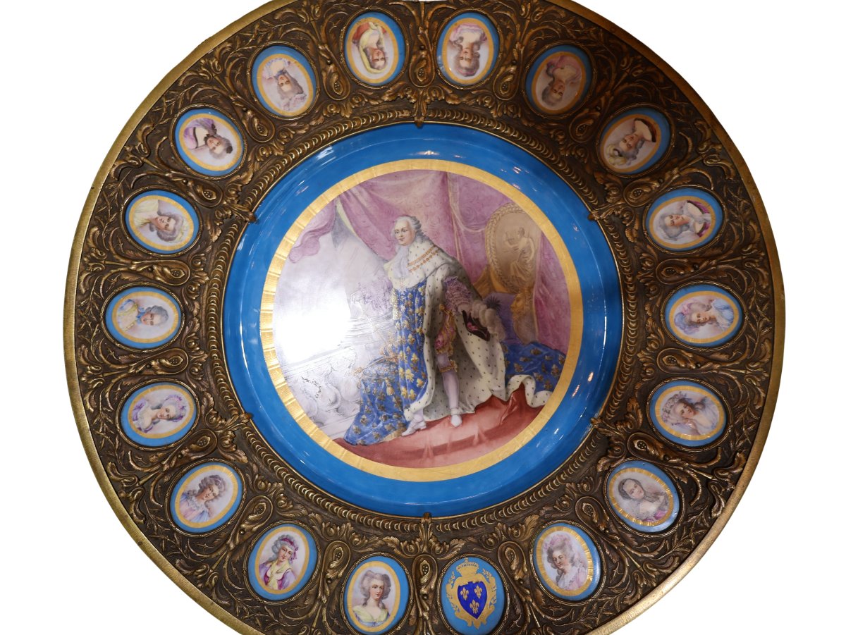 Grande table de salon Napoléon III en acajou et bronze doré, XIXe siècle