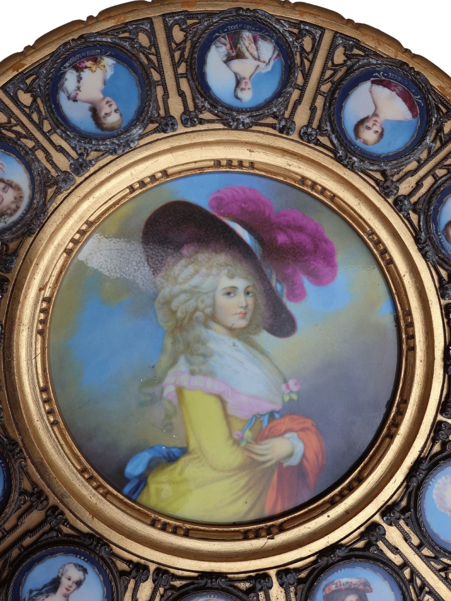 Table guéridon Napoléon III à décor de portraits féminins du XVIIIe siècle-photo-5