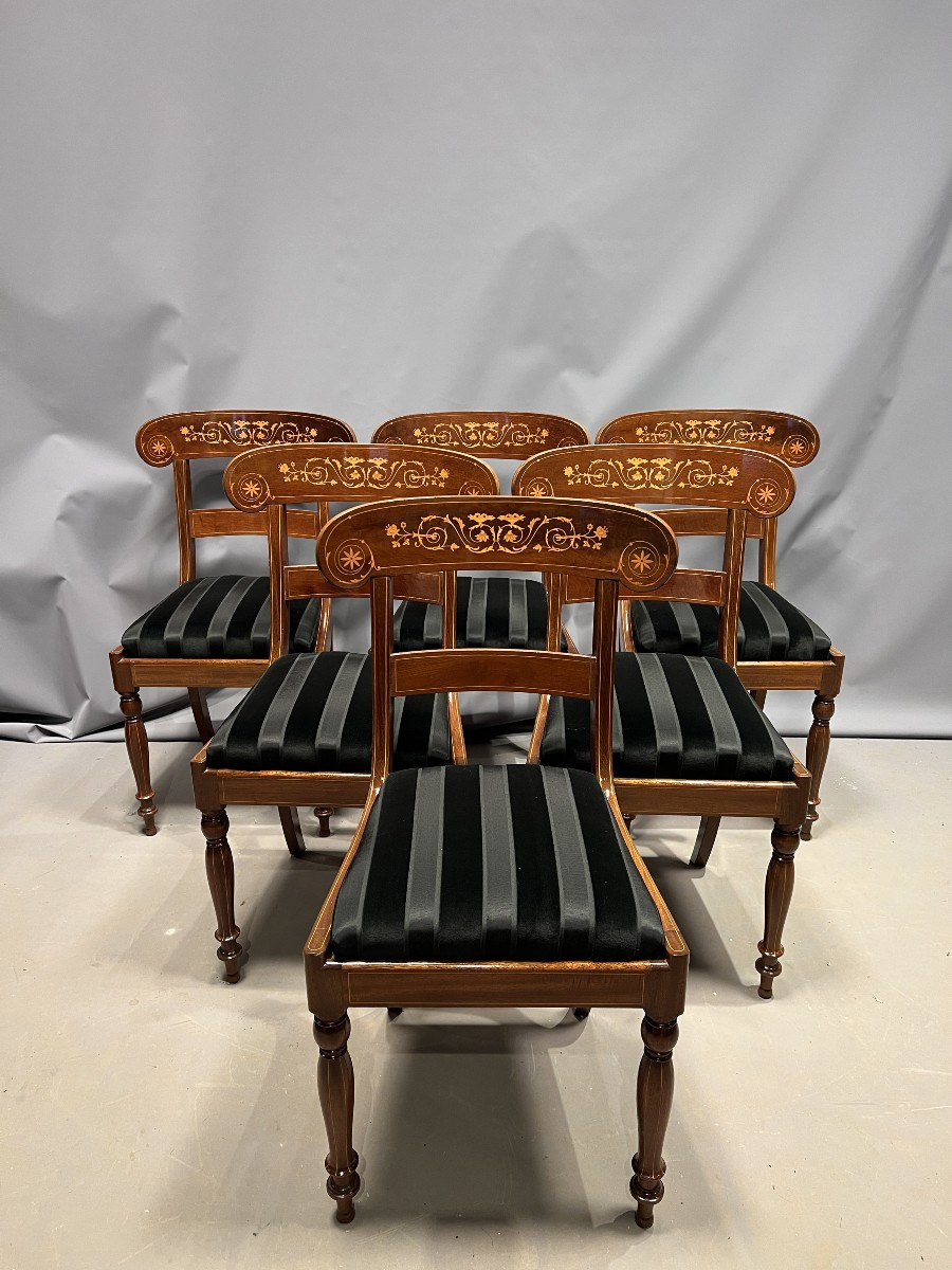 6 chaises en palissandre marqueté, époque Restauration