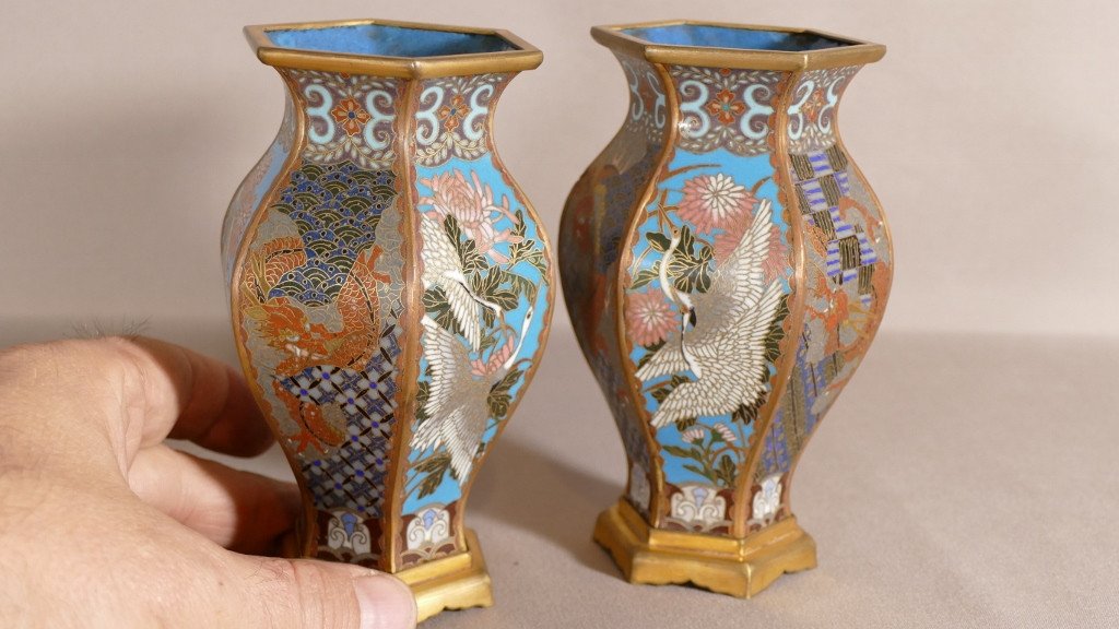 Paire De Petits Vases Japonais En Bronze Cloisonné à Décor De Grues, époque XIX ème -photo-1