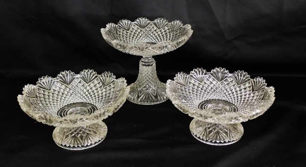 Val Saint Lambert, Ensemble De 3 Coupes Sur Pieds En Cristal Moulé Taillé, époque XIX ème