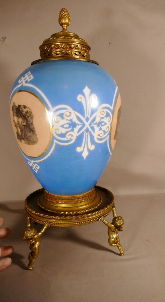 Signed Baccarat, Large Night Light In Blue Opaline With Antique Profiles And Bronze With Cherubs-photo-4