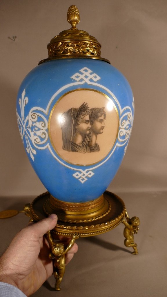 Signed Baccarat, Large Night Light In Blue Opaline With Antique Profiles And Bronze With Cherubs-photo-1
