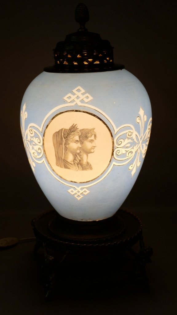 Signed Baccarat, Large Night Light In Blue Opaline With Antique Profiles And Bronze With Cherubs-photo-7