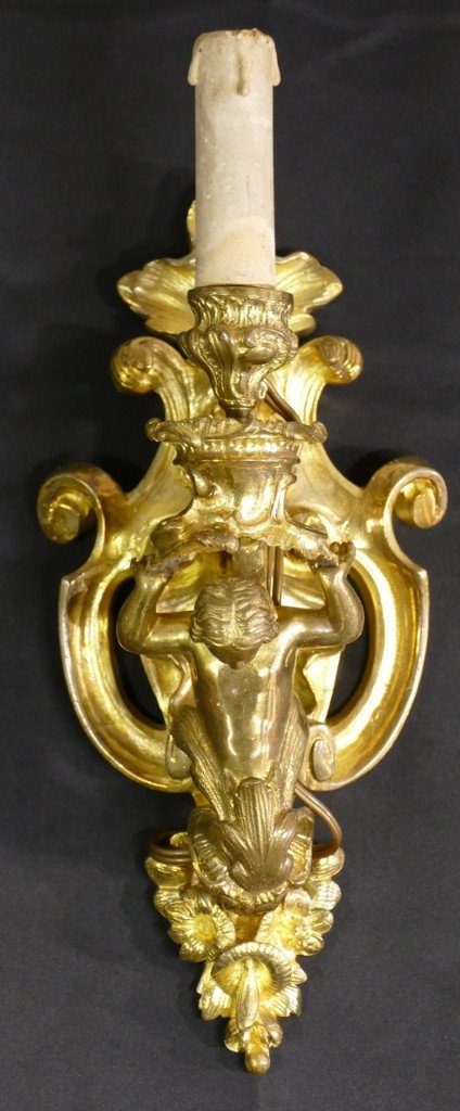 Applique De Couloir Napoléon III En Bronze Doré à l'Amour Tenant La Lumière