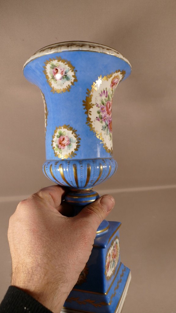 Medici Vase In Hand-painted Porcelain With A Decor Of Flowers, Twentieth Time-photo-3