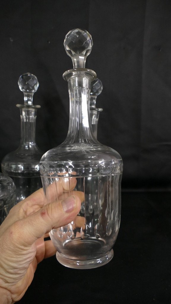 4 Carafes Identiques à Vin Et Eau En Cristal Taillé, époque XIX ème-photo-1