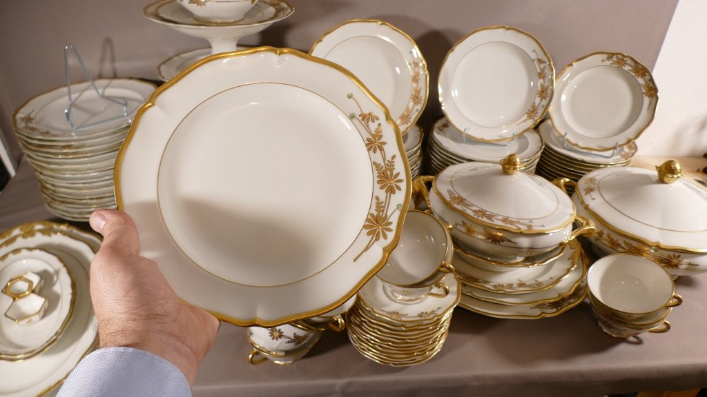 Service De Table Pour 12 Personnes 128 Pièces En Porcelaine Blanche Et Dorée, Limoges-photo-5