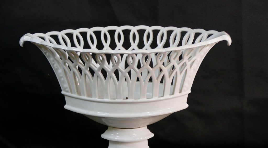 Empire Style Shuttle Cup In Openwork White Porcelain, XIXth Time-photo-2