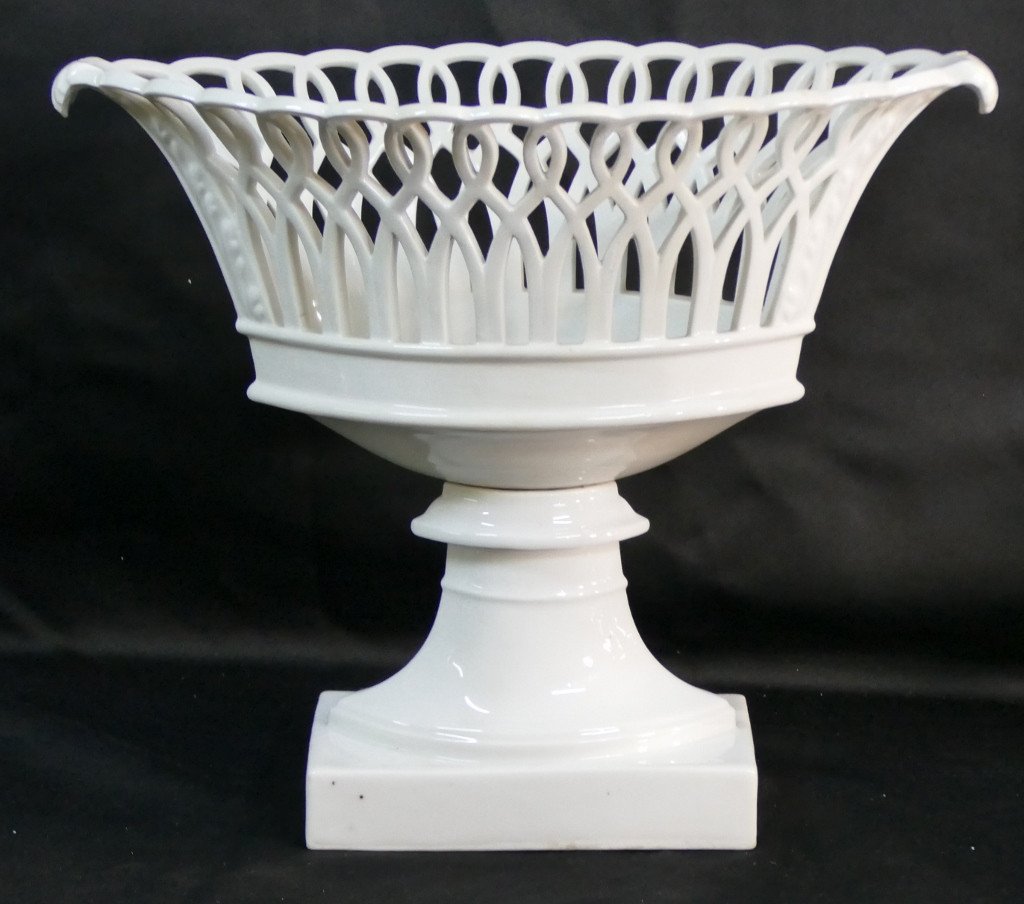 Empire Style Shuttle Cup In Openwork White Porcelain, XIXth Time